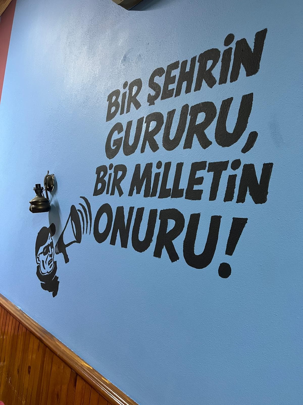 Bir Şehrin Gururu, Bir Milletin Onuru